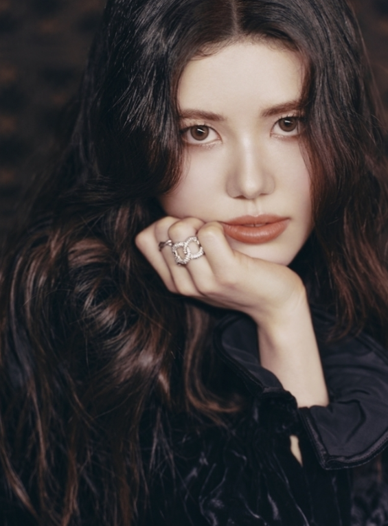 뉴진스 다니엘 언니 <b>올리비아 마쉬</b>, 데뷔곡 42 (아란쌤 닮음)