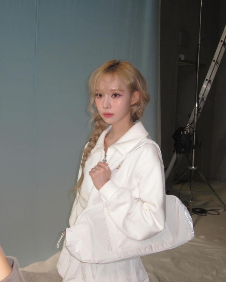 쌩쌩 바람 부는 오늘 날씨 옷차림에 딱인 뉴발란스 신상 구스다운 여자 숏 패딩 자켓 코디 추천 ft. 에스파 윈터