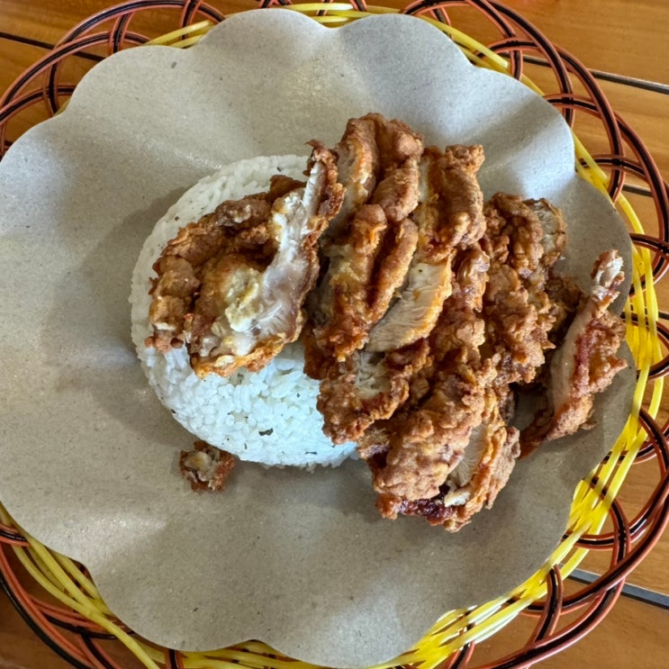  동티모르 맛집 깨끗하고 청결하게 조리되는 닭튀김 요리 Mikes Chicken