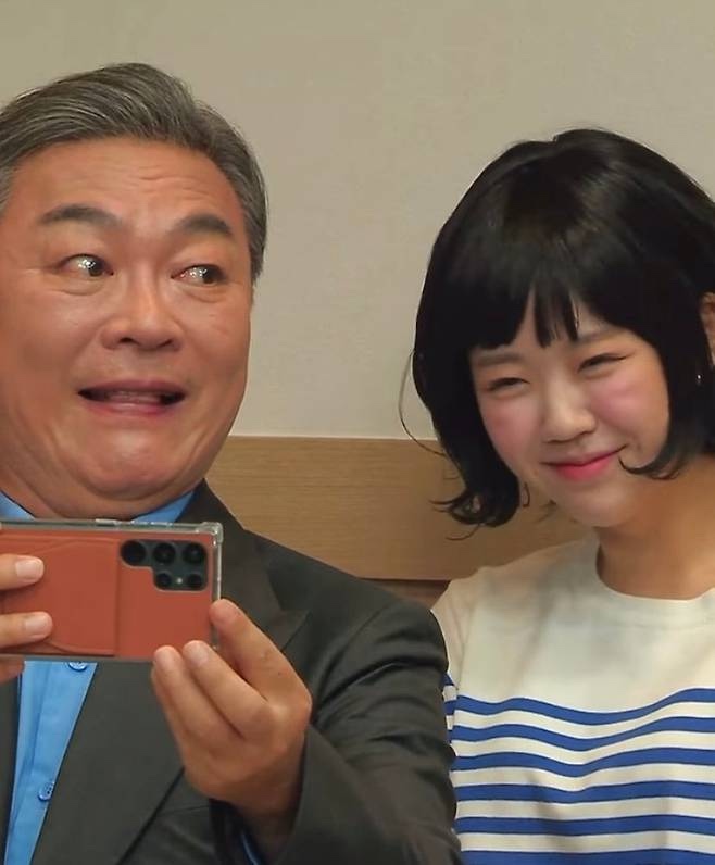 뉴진스 <b>하니</b> ‘SNL’ <b>희화화</b> 패러디 논란, 국감 출석... 