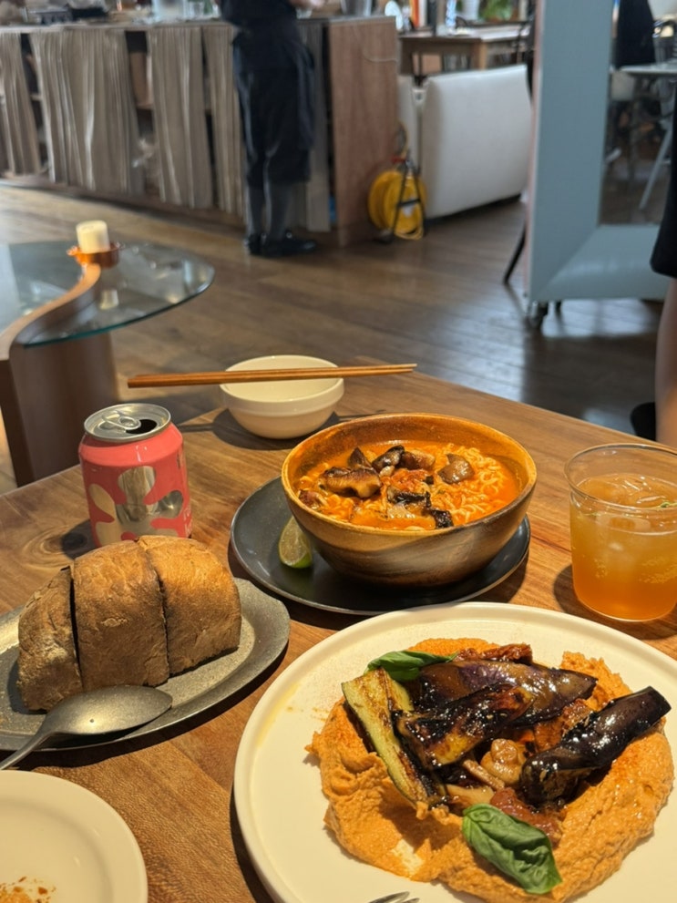  [서울/용산] 애견 동반 비건 식당 ‘퍼멘츠’(후무스, 라면 추천)