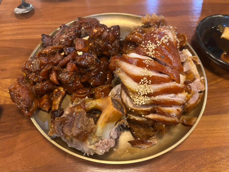  내인생최고의족발 수지직영점, 막국수랑 한우사골 술국 서비스로 주는 수지구청족발 맛집