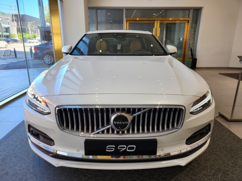 볼보 S90 가격 중고차 시세 차이 알아보니