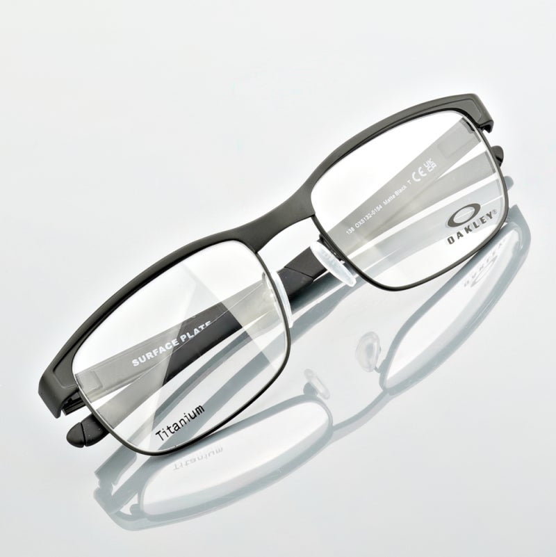 가벼운 무게와 세련된 디자인 오클리 티타늄 안경테 OAKLEY Surface Plate OX5132 01 서페이스 플레트....