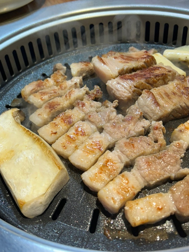  울산 삼산동 맛집 맛찬들왕소금구이 구워주는 고기집