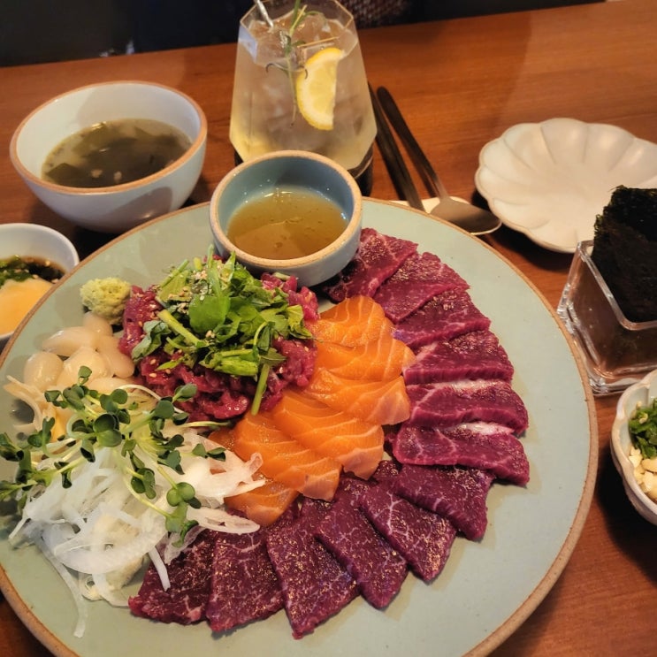  [강남구청역 맛집] 당일 도축 한우 사시미 세트가 일품인 구월의 소철