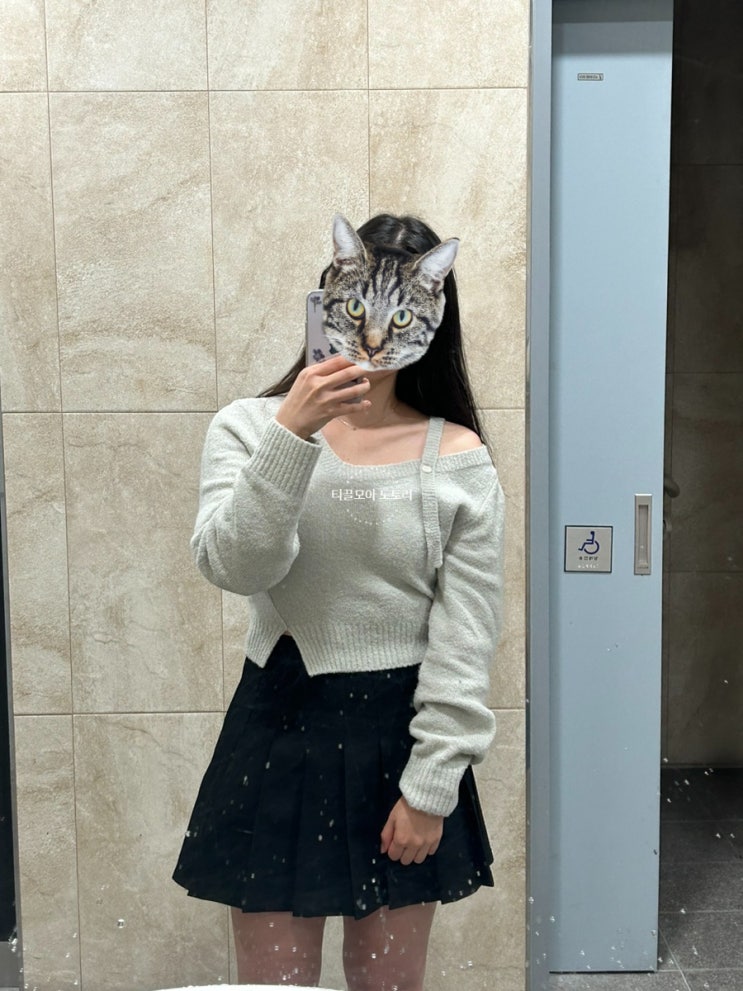  [Avie Muah] 아비에무아 2024 가을컬렉션 부클레 원 오프숄더 울 스웨터 그레이