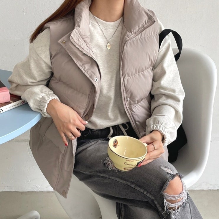  겨울 필수 아이템! 경량 패딩 숏 조끼로 완성하는 여성 데일리 캐주얼 룩