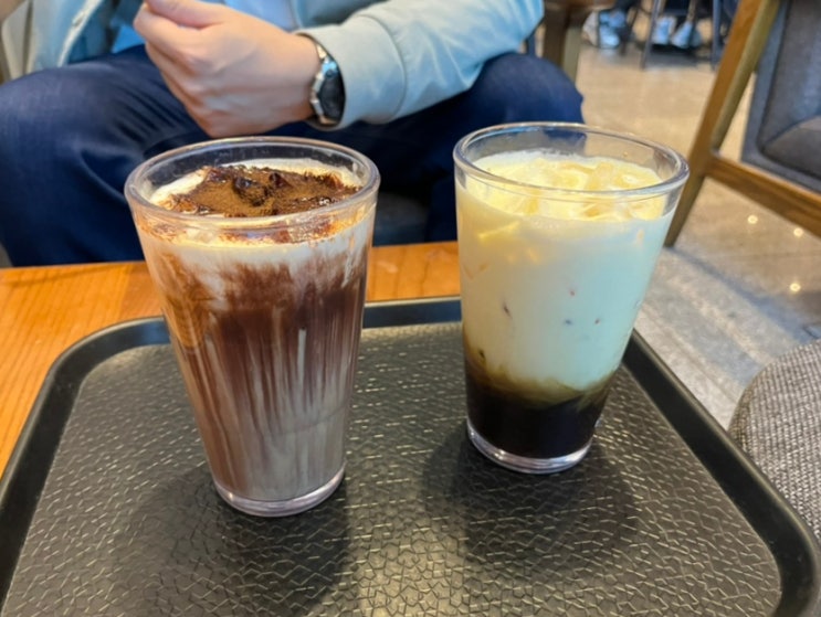  스타벅스 신메뉴 프렌치 바닐라 라떼, 블랙 글레이즈드 라떼 내돈내산 솔직후기!