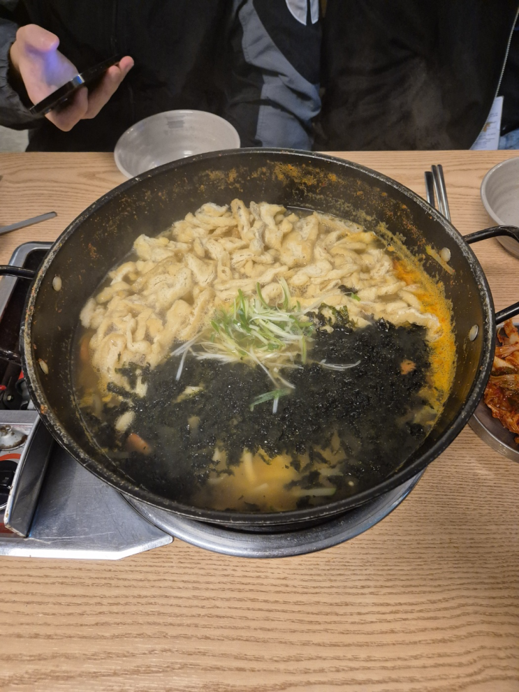  [송파구 문정동] 열둘칼국수 (이상하게 포장마차 우동이 생각나는 국물과 그에 어울리는 칼국수면)