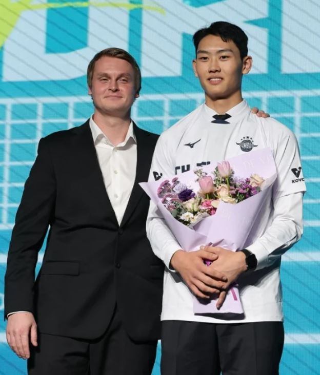 프로배구 역사 쓴 195cm 세터 <b>김관우 대한항공</b>행, 고교생... 