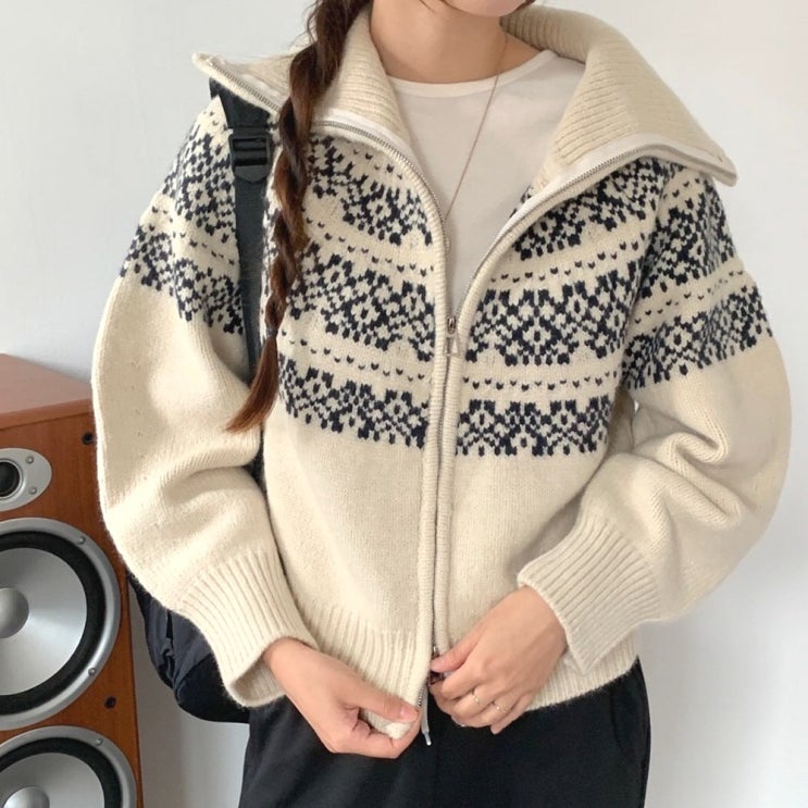  가을 겨울 필수 아이템: 루즈핏 집업 니트 아우터로 완성하는 데일리 스타일