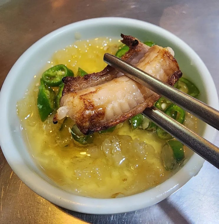  천호 대박꼼장어 - 꼼장어와 닭발, 민물장어까지 구워먹는 천호동 숯불구이 노포 맛집