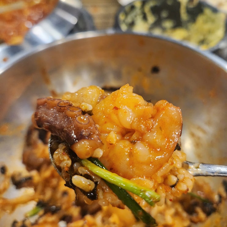 감칠맛 좋은 낙곱새를 먹을 수 있는 방이먹자골목 맛집 '헬로우낙곱새'