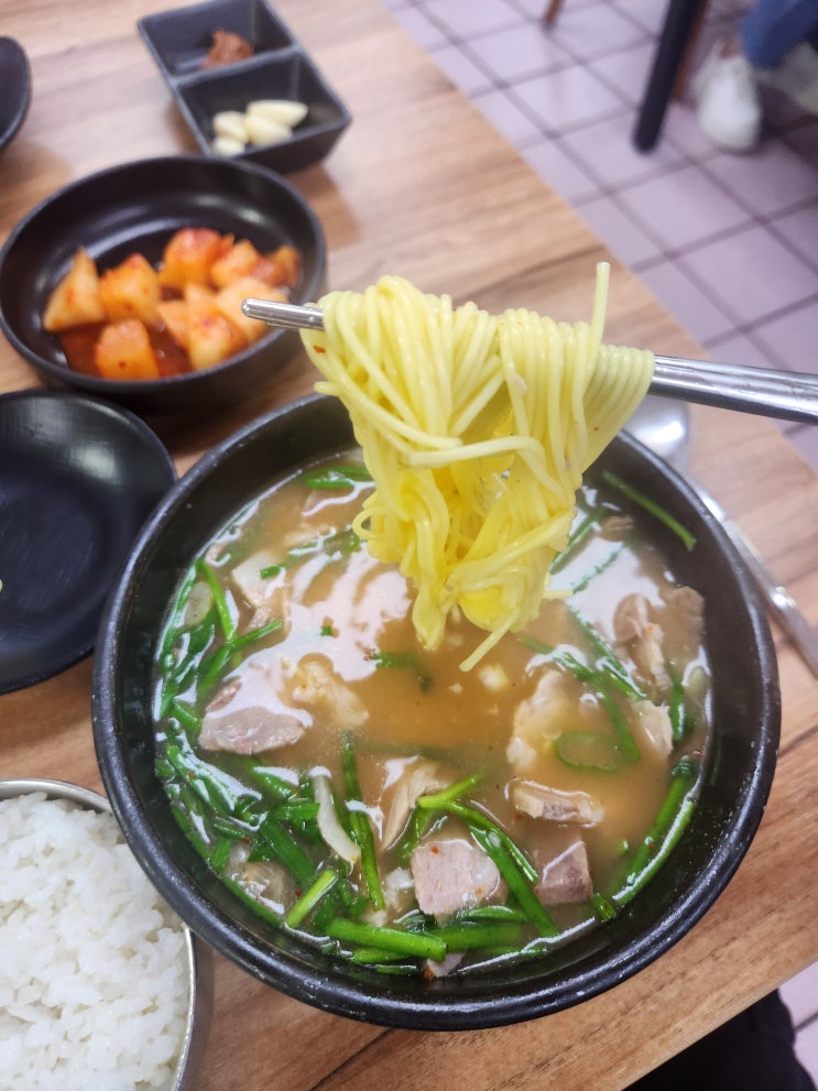  부산 서면 현지인이 인정한 맛집 포항돼지국밥 리뷰