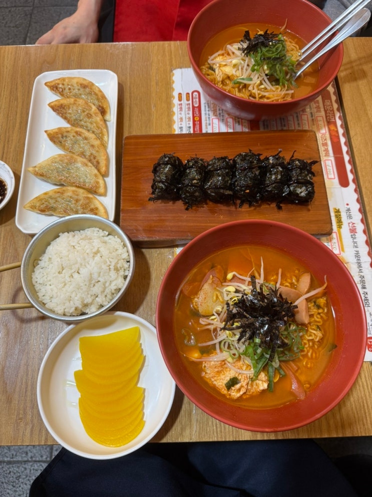  [틈새라면 신촌점] 빨계떡 빨부대 원조맛 내돈내산 신촌 매운라면 맛집 혼밥 추천