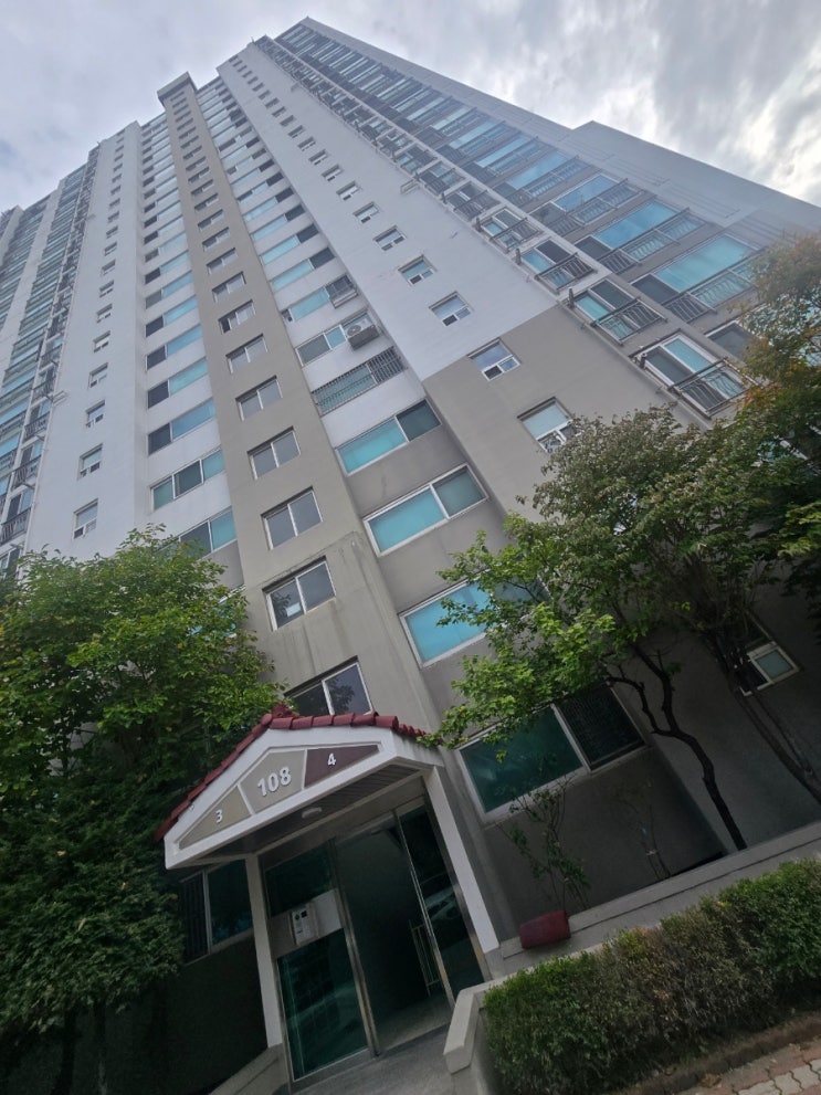  서울시 동대문구 제기동(고산자로) 제기동한신휴플러스아파트 108동 욕실 2칸 도기설치,돔천장 작업 입니다.