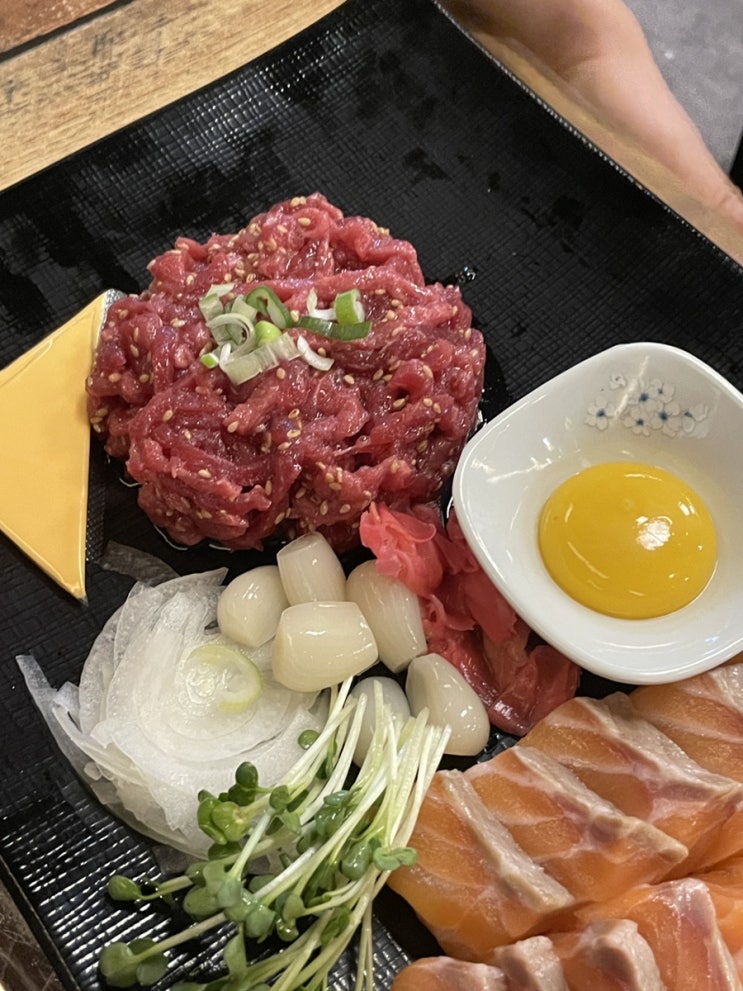  수원 율전동 육회 연어 육사시미 맛집[육연사 성균관대점]