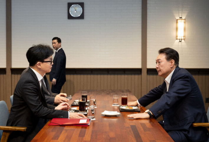 尹, 한동훈 면담후 <b>추경호</b>와 만찬…악화일로 尹·韓관계