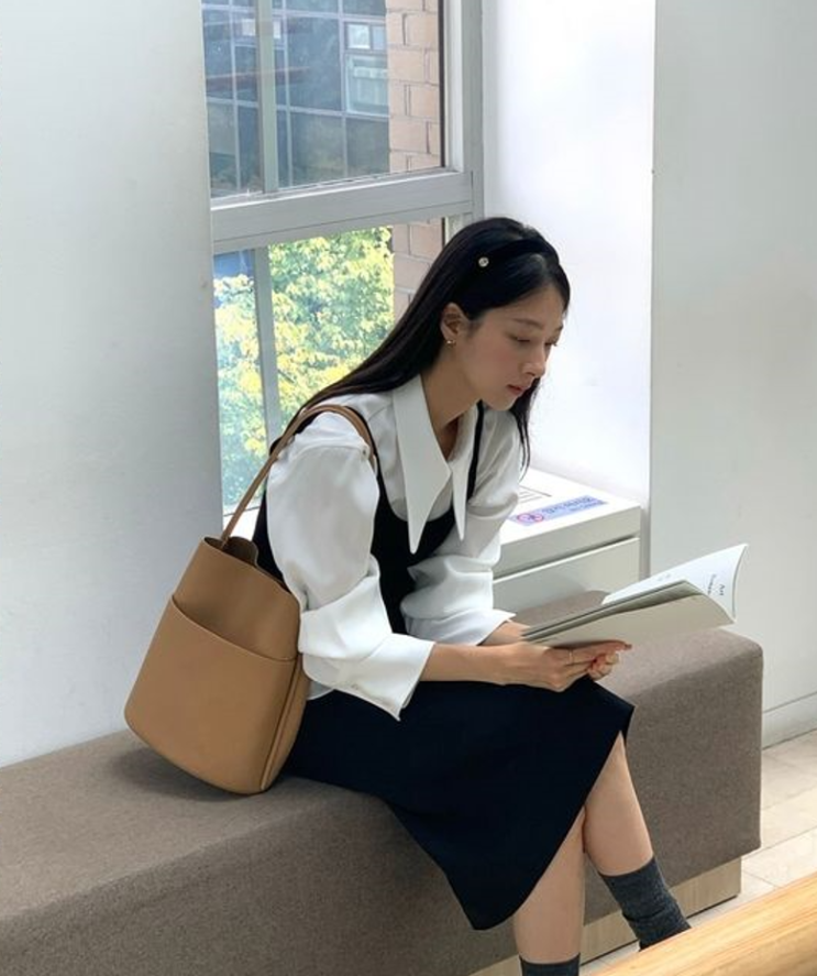  30대 여성에게 패션 트렌드인 드뮤어룩과 함께할 데일리백 가방 브랜드로 로서울 머그 여자 버킷백 추천 ft. 민하