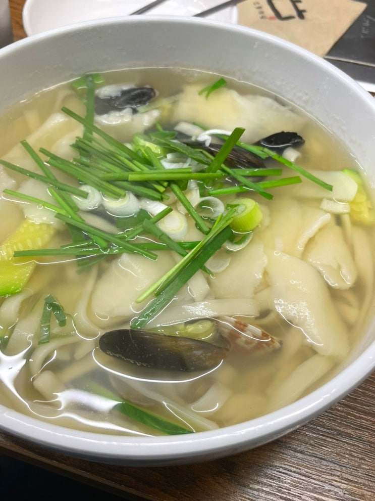  선정릉 명품칼국수 | 시원하고 맑은 국물과 맛깔진 김치