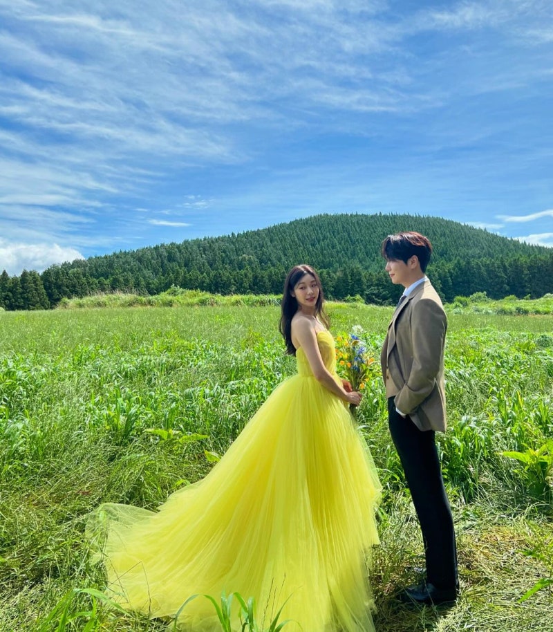 고우림❤김연아, 2주년 결혼기념일 맞아 드디어 푼 미공개 웨딩화보 레전드 웨딩드레스 정보