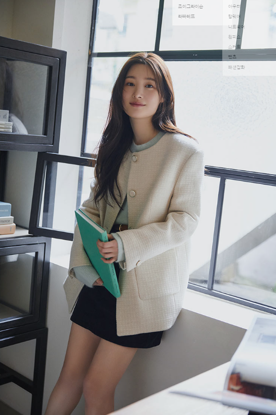  청담동 며느리룩의 우아함이 깃든 아이보리 웜톤의 온앤온 캐시미어 라운드넥 노카라 싱글 트위드 자켓 코디 ft. 정채연
