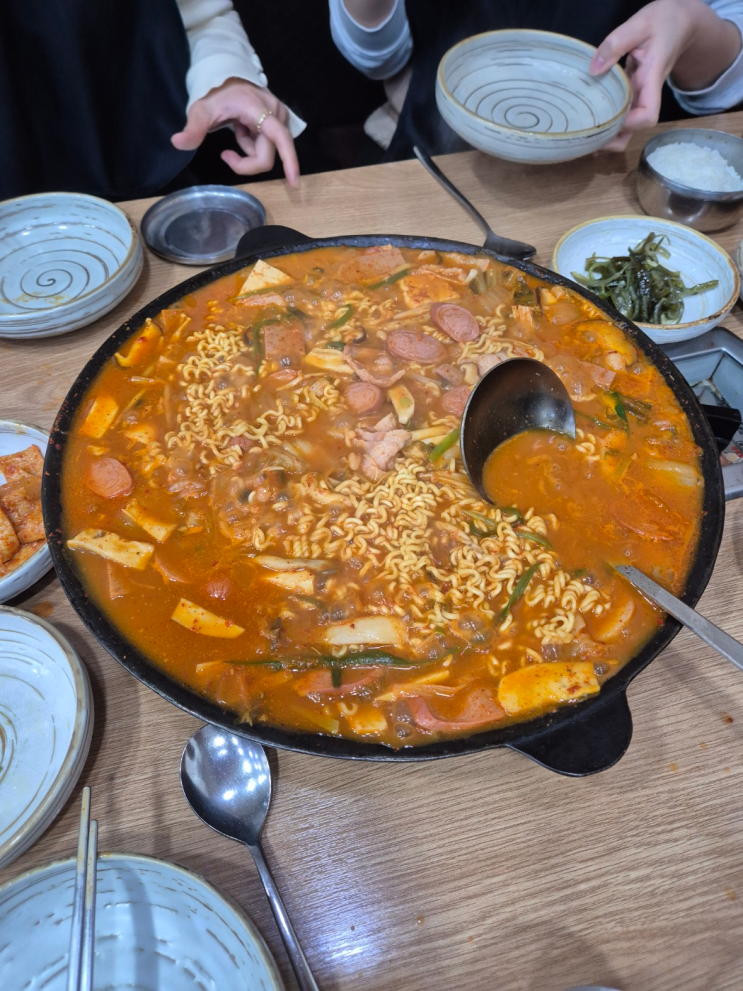  [송파구 잠실동] 장수식당 (부대찌개를 먹으러 오기에는 아쉬운 김치삼겹살 맛집, 사라진 부대볶음 맛집/삼전역 삼겹살)