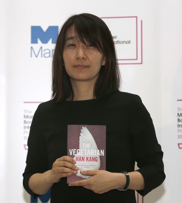 "<b>한강</b> '<b>채식주의자</b>'는 <b>청소년</b> 유해물…연령 제한 필요"