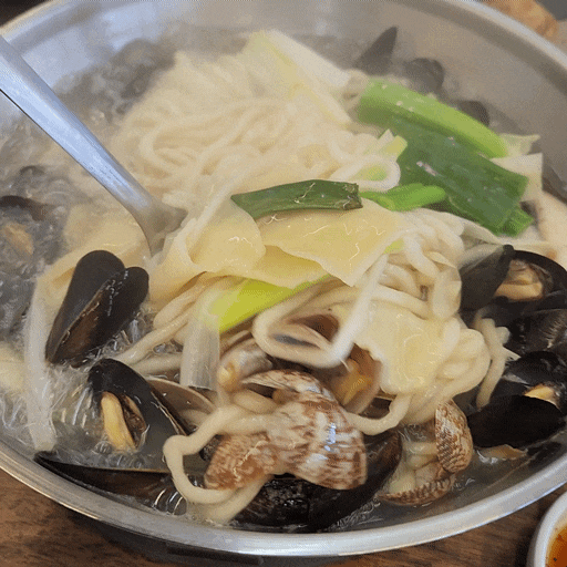 전주 호성동 맛집 [솝리칼국수 전주호성점] 푸짐한 바지락칼국수 회막국수 야끼만두 맛집 추천