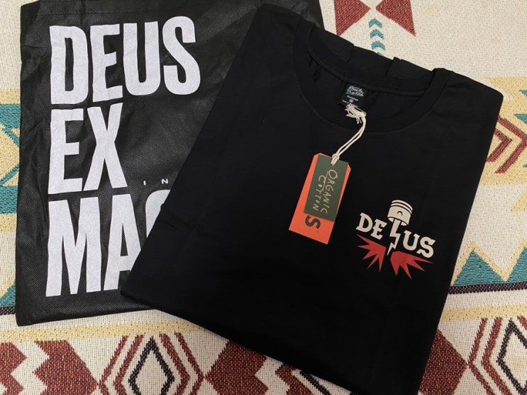  [DEUS EX MACHINA] 발리에서 날아온 데우스 티셔츠