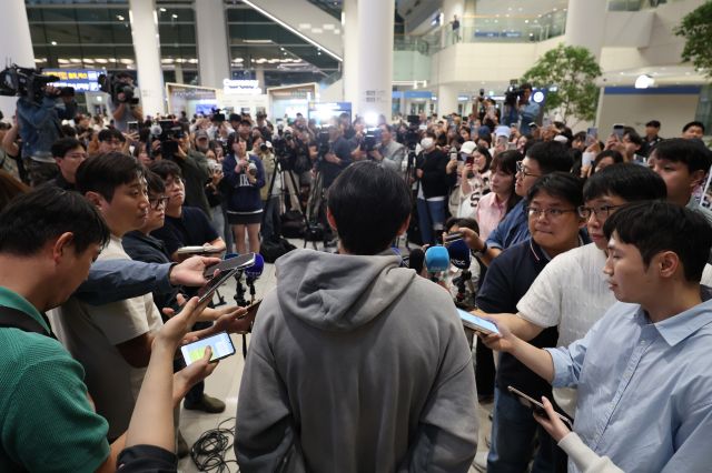 <b>인천공항</b>, <b>연예인</b> 전용 <b>출입문</b> 도입…과도한 배려인가, 안전... 