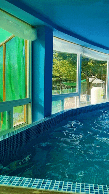  온수수영장 캠핑장 실내수영장으로 사계절 이용 가능