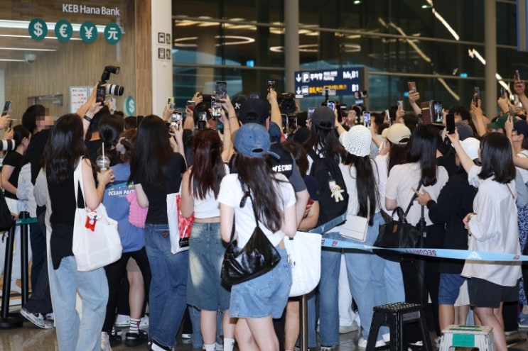 <b>인천공항</b>,<b>연예인</b>등 유명인 별도 <b>출입문</b> 허용 방침…혼잡... 