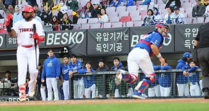 <b>한국시리즈</b> 서스펜디드 <b>1차전 승리</b>! 내친김에 2차전 잡고... 