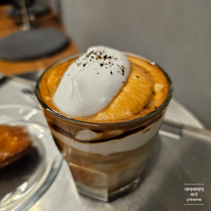  크림즈 KRIMZ 삼각지역 쫀득 달달 아인슈페너 맛집