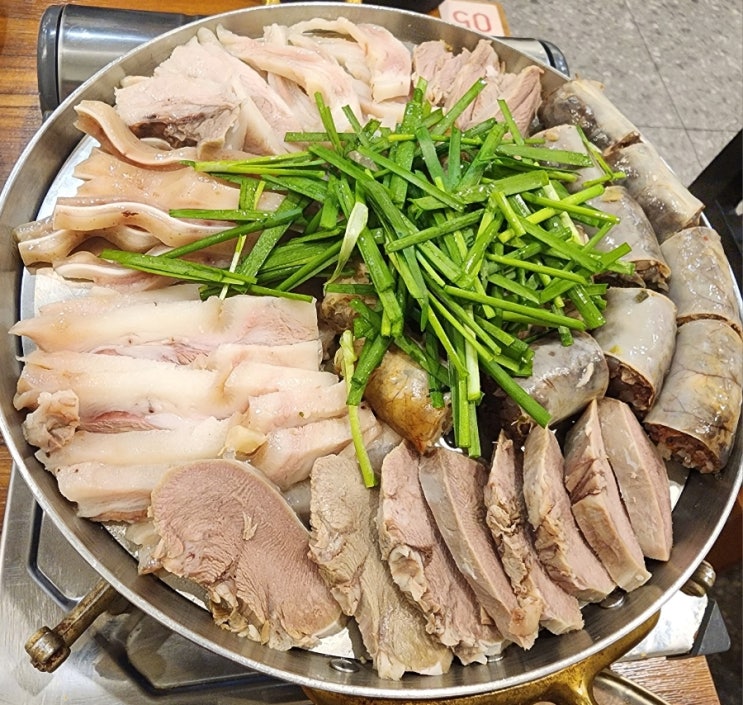  순대실록 상일동점 - 순대국은 평범한데 수육이 맛있네