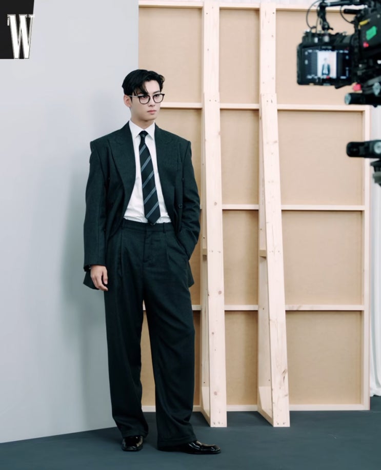 핫한 셀럽 총출동 <Love Your W> <b>차은우</b> 생로랑 - 나나... 