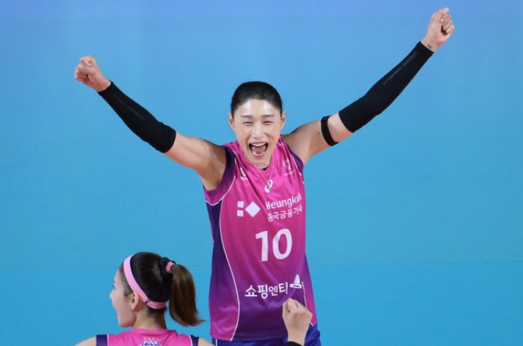 에이스 김연경에 조커 김다은까지 흥국생명, GS 칼텍스 꺾고 개막 2연승