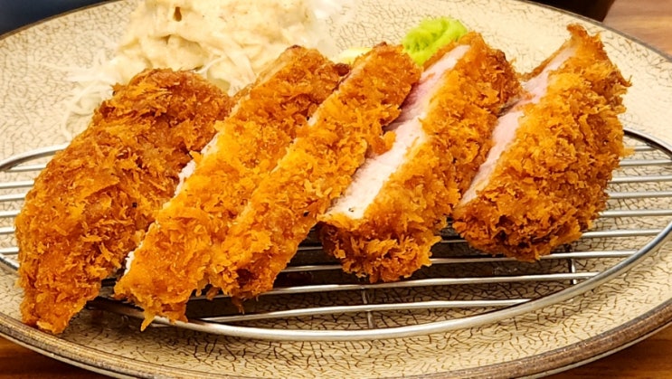  신촌 돈카츠 맛집 아소비바, 육즙이 팡팡 터지는 등심카츠