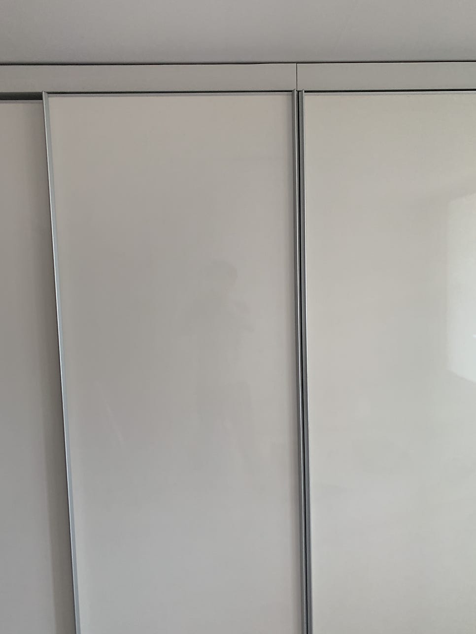 슬라이딩붙박이장 부품파손으로 교체작업
