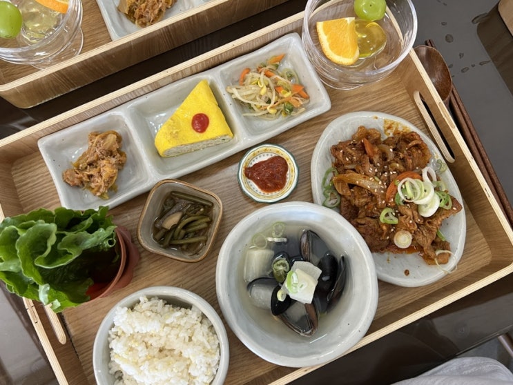  순천식당 보래미네 제육볶음 정식 화분 상추가 귀여워