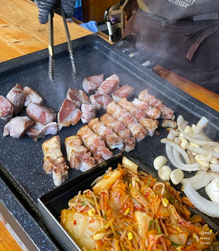  영등포역 고기 구워주는 집, 야장 바이브의 마굿간 생고기