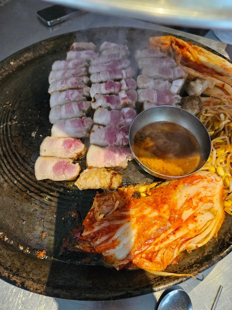  합정 맛집 <동두천 솥뚜껑 삼겹살> 저온 숙성 통삼겹