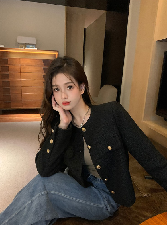  20대 팝함에 여자 결혼식 하객룩 패션으로 깔끔함을 곁들인 트위드 자켓 코디 추천