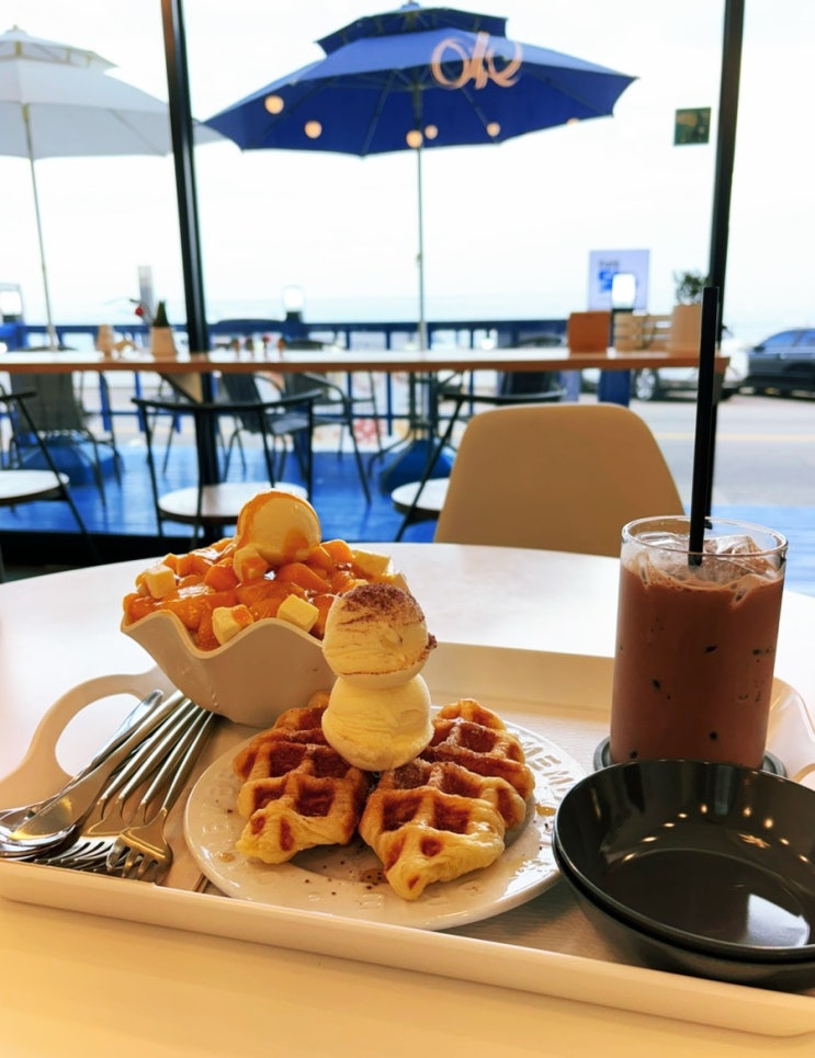 동해바다뷰와 맛난 망고치즈눈꽃빙수 동해시해변카페 닻
