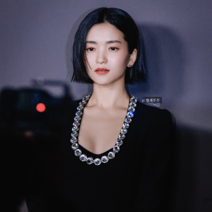  김태리 레전드 찍은 미모 프라다 행사 크리스탈 원피스 패션