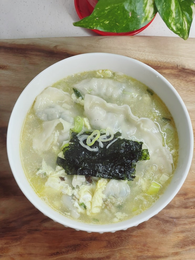  만두국 끓이기 사골만두국 끓이는법 레시피 냉동 사골육수 만두국 한그릇요리