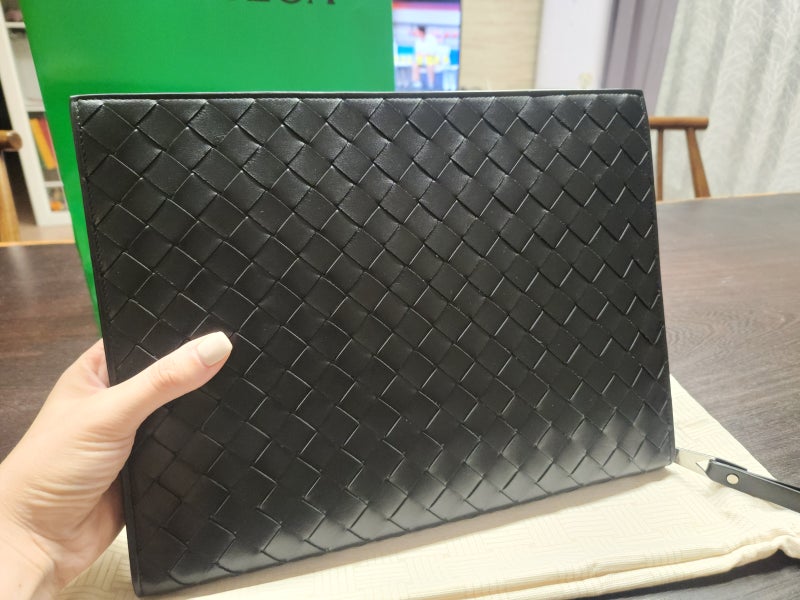 더현대 대구 보테가베네타 남성 미디엄 파우치 클러치 구입후기