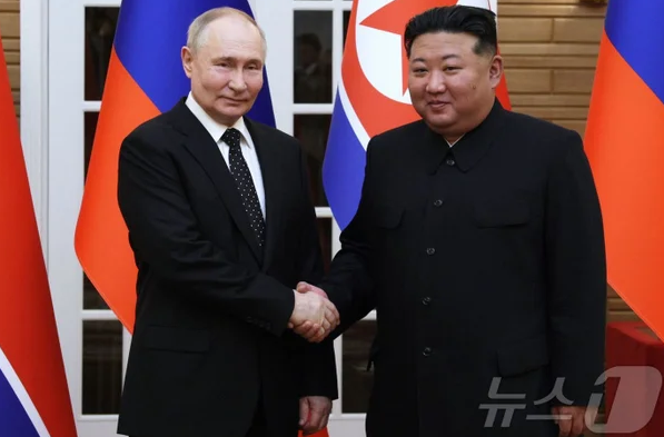 <b>김정은</b> 러시아 내년 <b>방러 가능성</b> 시사 "이웃 국가니 항상 왕래'